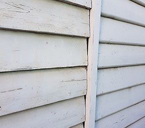 A large gap between the old house and the new weatherboards